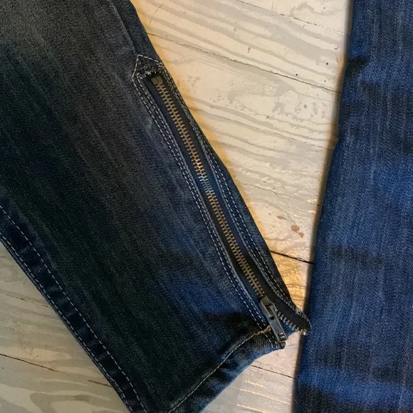 Almost Famous Ripped Jeans - Picture 4 of 5